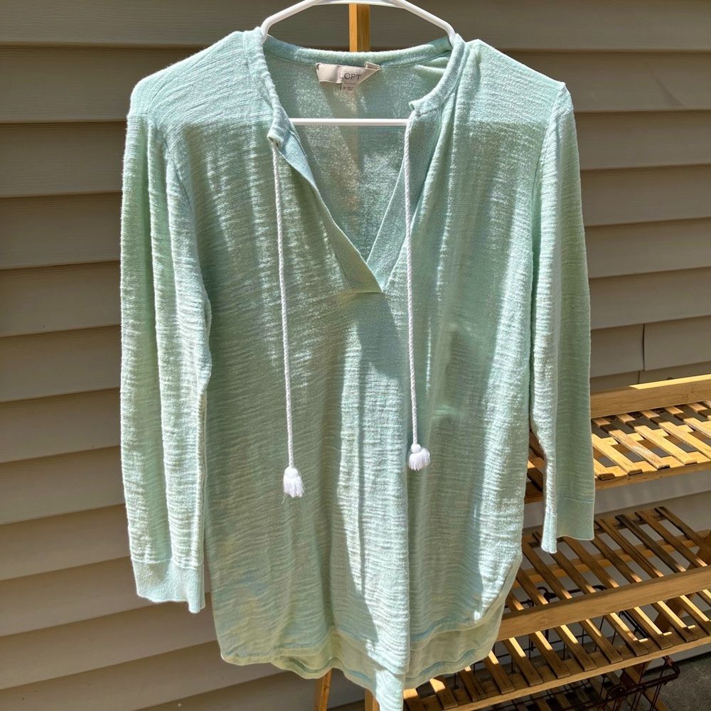 LOFT || Woman’s Medium Mint colored Pullover tassel top lightweight